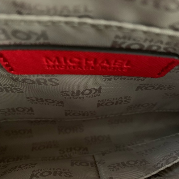 Michael Kors Clutch *New W/O tags- Never used - Picture 4 of 5